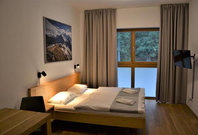 استودیوی استاندارد, Residence Post