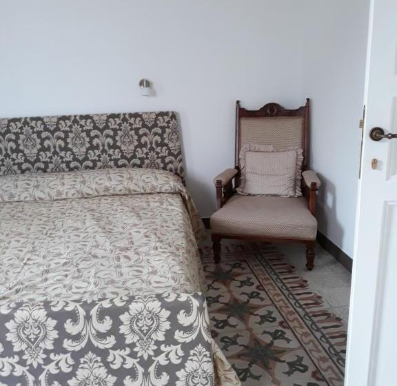 اتاق استاندارد سه تخته با بالکن, Via Pezza 100