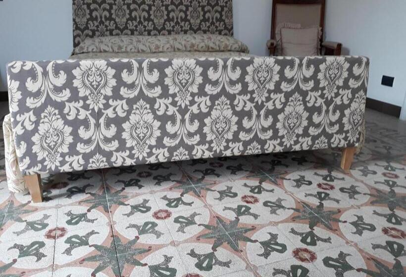 اتاق استاندارد سه تخته با بالکن, Via Pezza 100