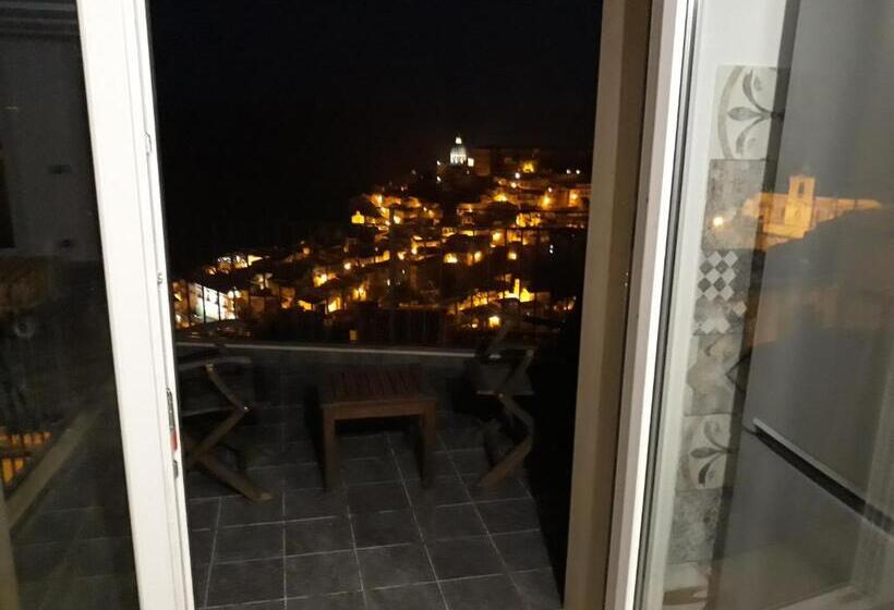 اتاق خانوادگی, Via Pezza 100