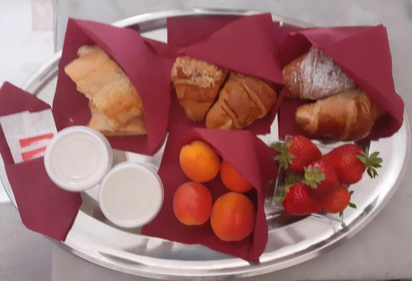 اتاق خانوادگی, Via Pezza 100