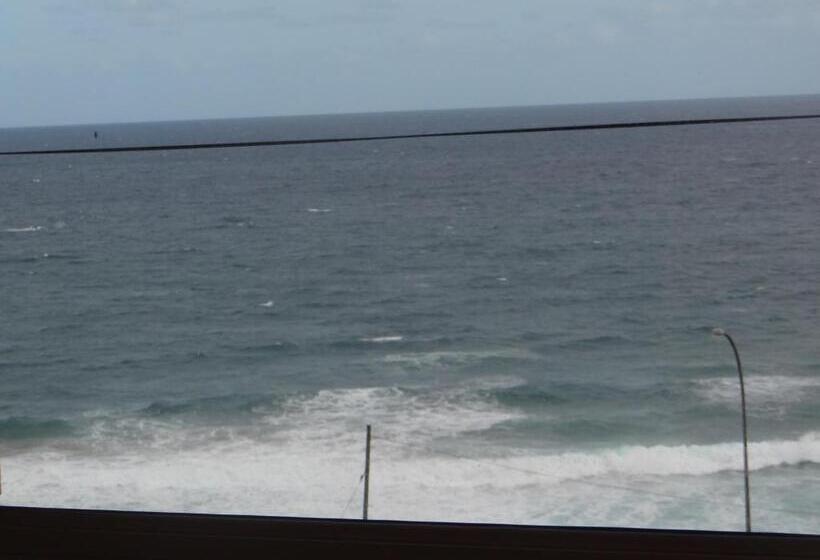 اتاق لوکس با تخت بزرگ, Beach House On 18p Repens