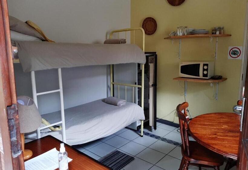 غرفة عائلية, Elephant Walk Guesthouse And Back Packers