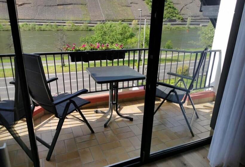 Апартаменты 1 Спальня с Балконом, Haus Weingarten Appartements Zimmer