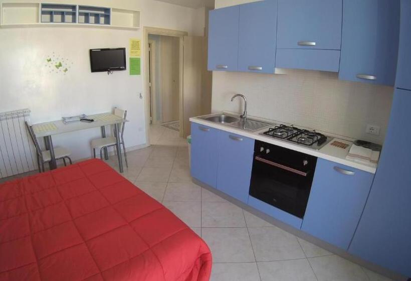 Студио Стандарт с Террасой, Athena B&b Castro