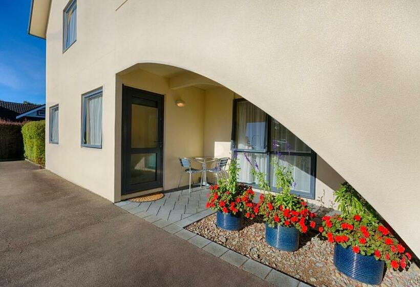 Студио Базик, Bella Vista Motel Palmerston North