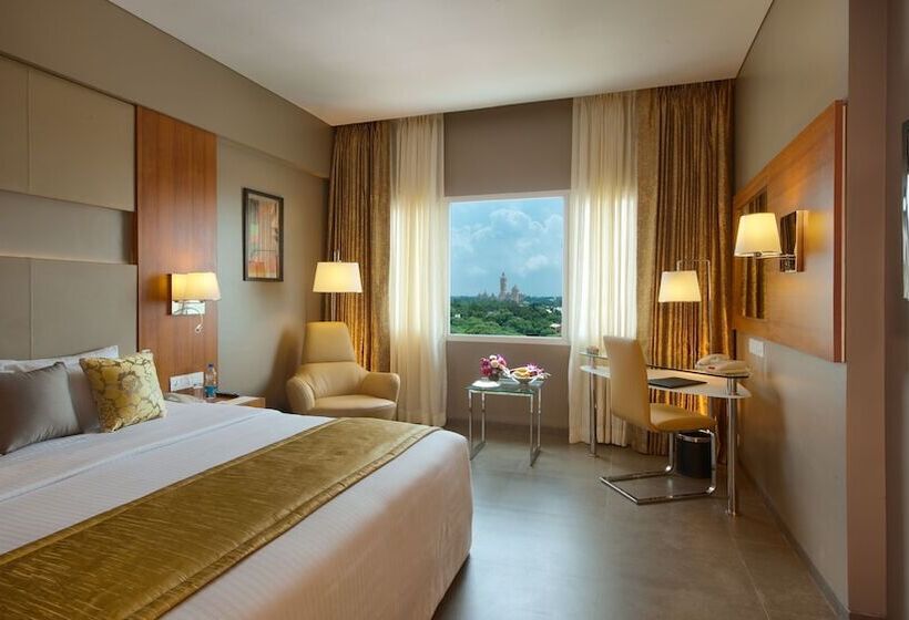 Номер Клуб, Royal Orchid Central Vadodara