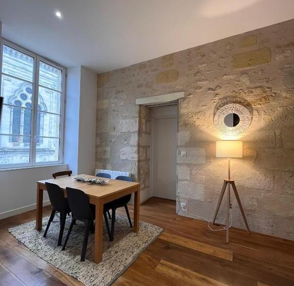 Apartamento 2 Dormitórios, Studios Dans L Hypercentre