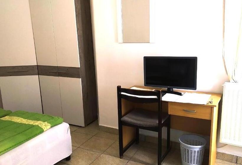 חדר אקונומי, Hostel Maros