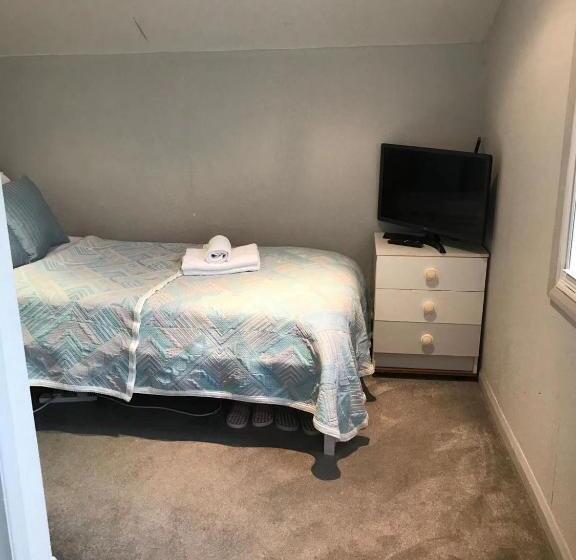 Номер Стандарт Индивидуальный Совместная Ванная, Golden Cross Guesthouse