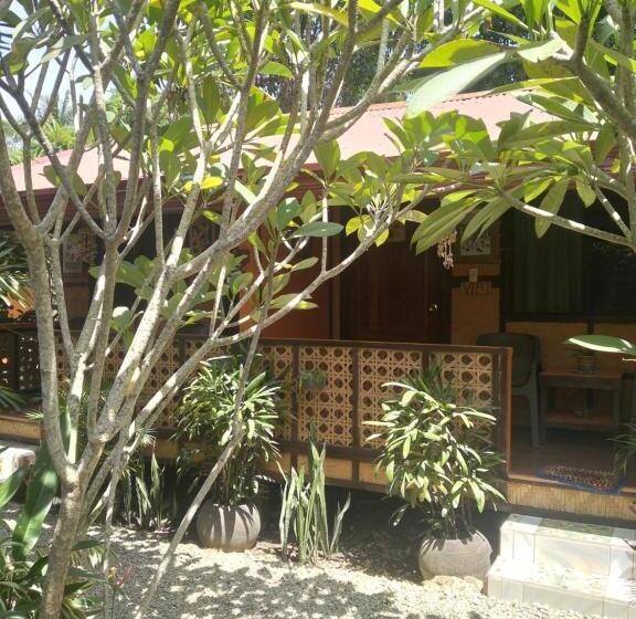 بانگلوی سوپریور, Adrianas Place Backpackers Panglao