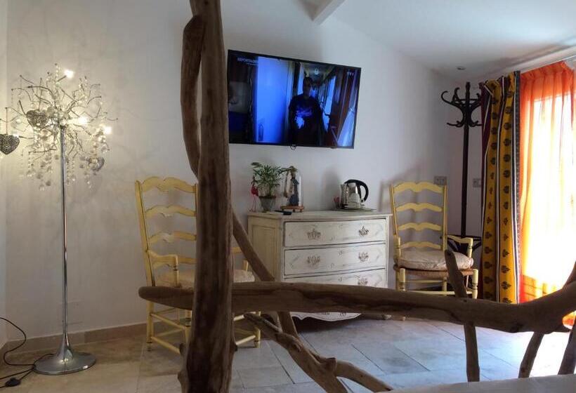 اتاق استاندارد با چشم‌انداز باغ, Cabanon De Camille