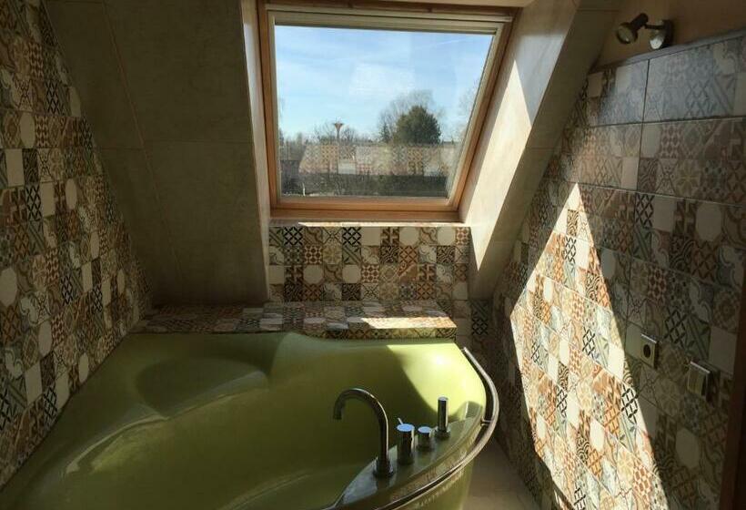 اتاق استاندارد چهار تخته, Peahen Residence