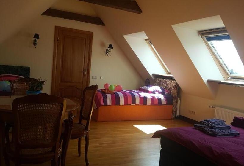 اتاق استاندارد چهار تخته, Peahen Residence