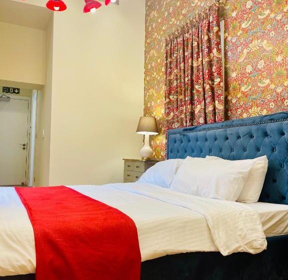 اتاق خانوادگی با چشم‌انداز باغ, The Red Farm Relais & Spa