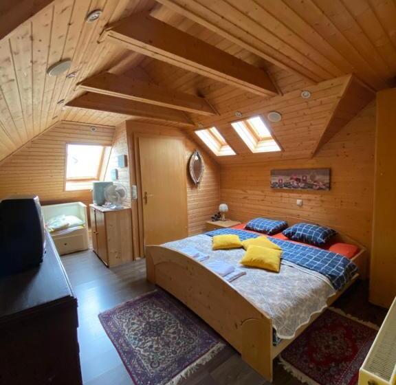 اتاق استاندارد سه نفره, B&b Chardas