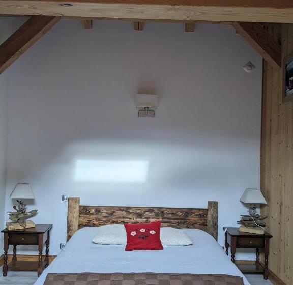 חדר בסיסי לשלושה, Chantemerle 1741, Chambres D Hôtes à La Montagne