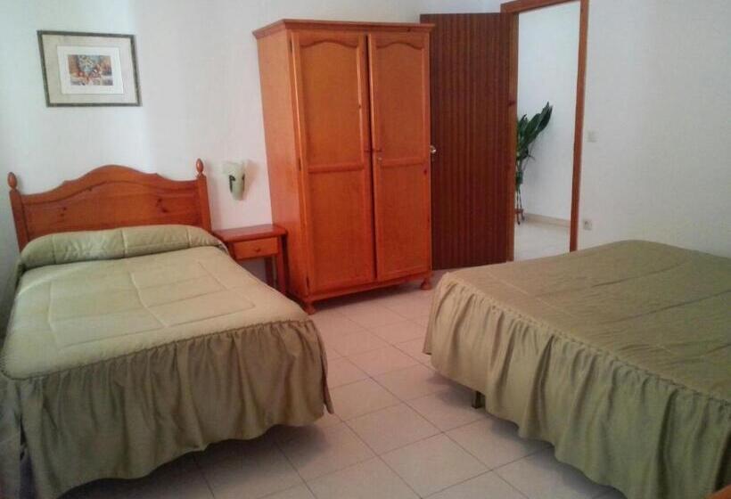 Номер Стандарт Трехместный, Hostal Mulhacen