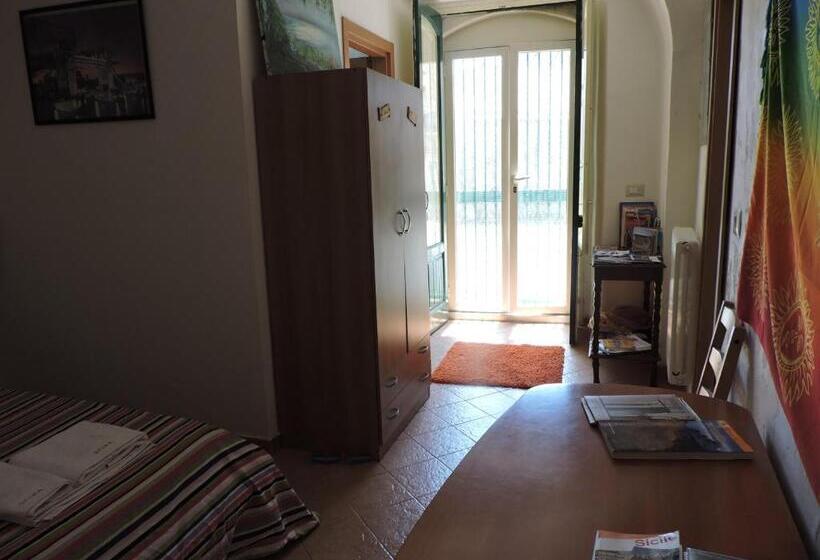 اتاق استاندارد, Etna Hiking B&b