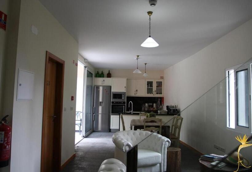 Дом 3 Спальни, A Casa Estrelícia Dourada Garcês