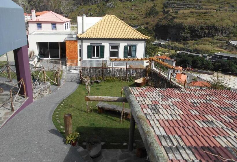 Дом 3 Спальни, A Casa Estrelícia Dourada Garcês
