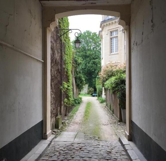 Номер Стандарт Вид на Сад, Le Castel Ecossais