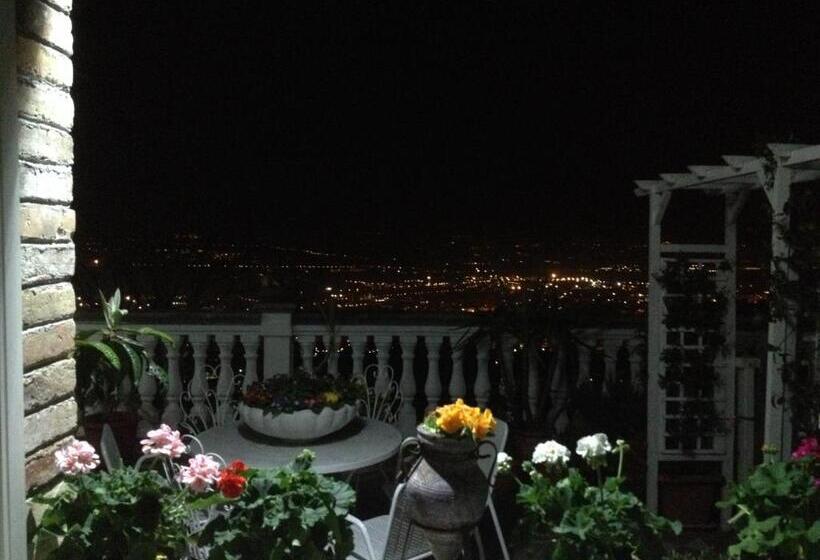 اتاق سه نفره دلوکس با چشم‌انداز دریا, Via Col Vento