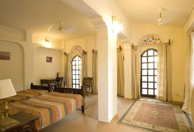 디럭스 룸, Naila Bagh Palace