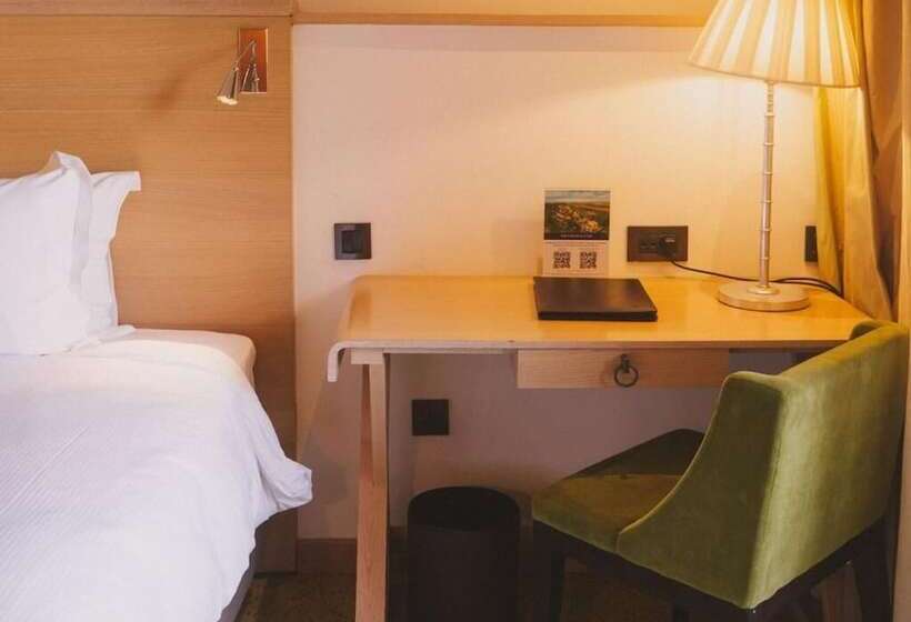 اتاق لوکس با چشم‌انداز استخر, Pickalbatros Hôtel Du Golf - Adults Friendly 16 Years Plus -  All-Inclusive