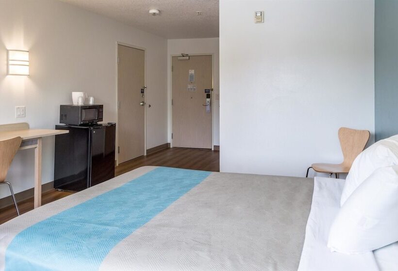 Номер Deluxe, Motel 6 Lincoln City, Or