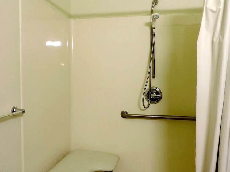 اتاق دلوکس مخصوص معلولین, Motel 6 Lincoln City, Or
