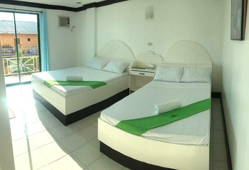 발코니 디럭스 룸, The Waterfront Beach Resort