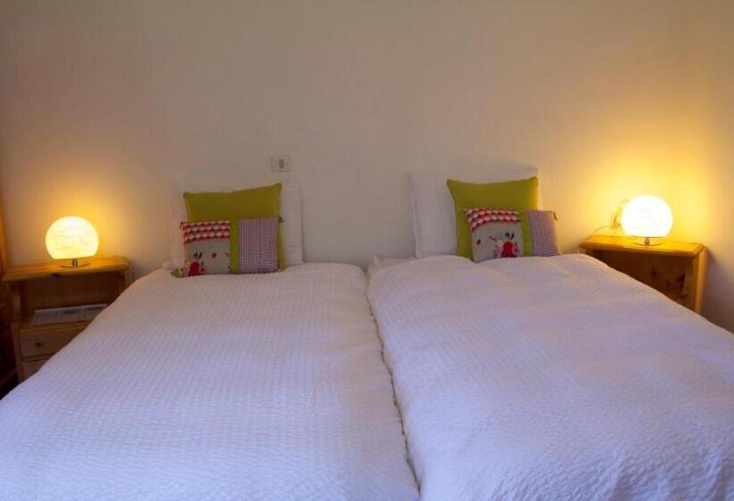 Apartamento 1 Dormitório com Vistas, Maison Perron Cir  Vda Lathuile N0062