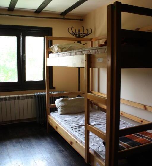 ルームシェアのワンベッド, Hikers Hostel