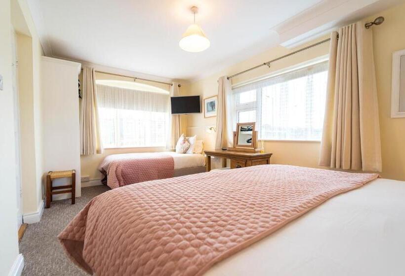 اتاق استاندارد سه نفره, Ashe S Accommodation