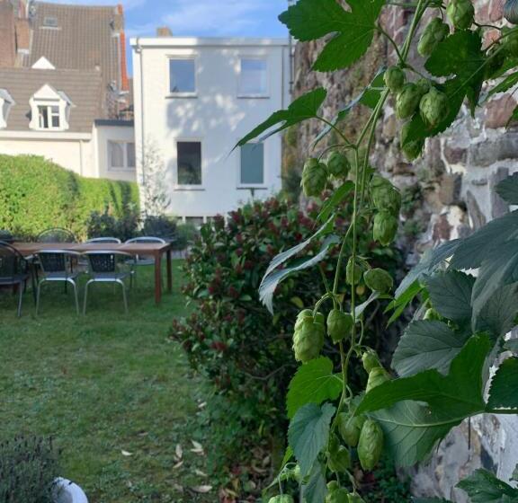 اتاق استاندارد با چشم‌انداز باغ, De Stadswal