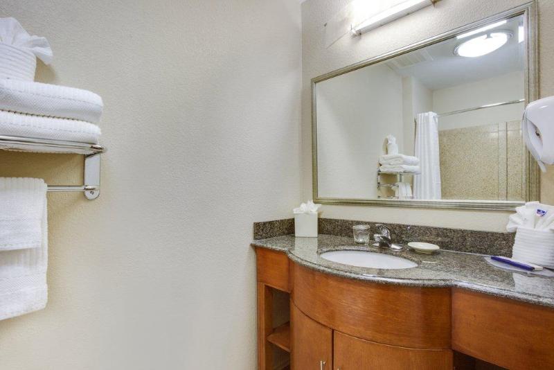 سوئیت با تخت بزرگ, Candlewood Suites Virginia Beach Town Center, An Ihg