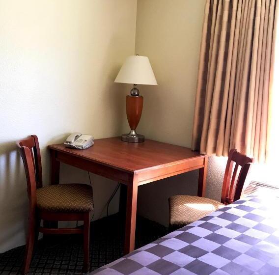 Номер Стандарт 2 Двуспальные Кровати, Fairbridge Inn & Suites Kellogg
