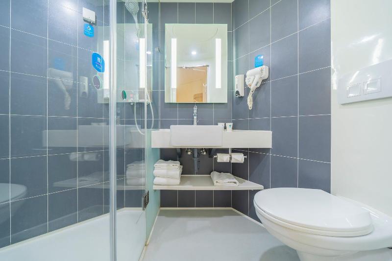Номер Стандарт Адаптированный для Инвалидов, Holiday Inn Express Hotel & Suites Savannah Midtown, An Ihg