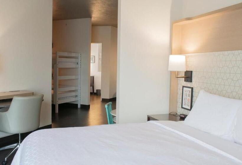 Люкс, Holiday Inn Omaha Downtown   Waterpark, An Ihg
