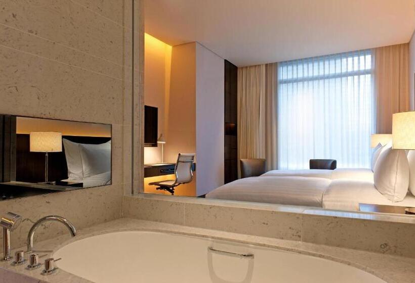 带阳台的豪华间, Le Meridien Taipei