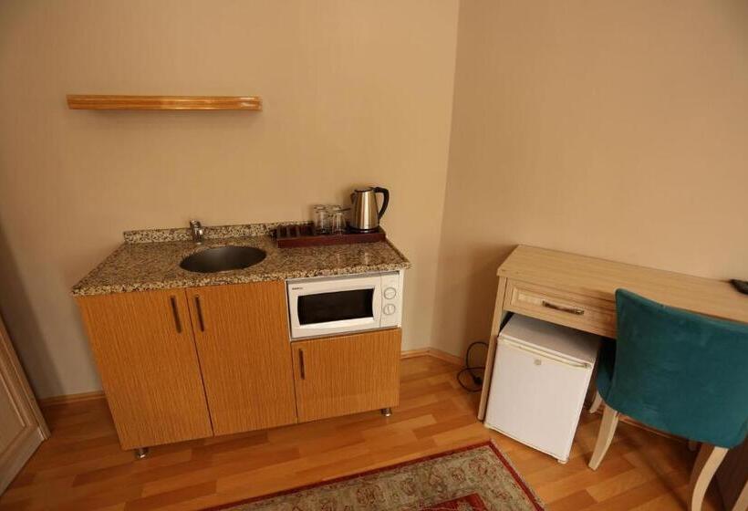 سوئیت خانواده 2 خوابه, Tashkonak Studio Suites
