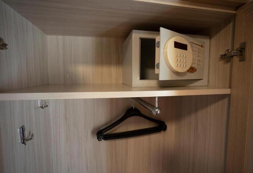 سوییت خانوادگی, Tashkonak Studio Suites