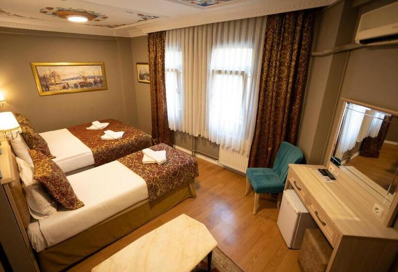 اتاق استاندارد سه نفره, Tashkonak Studio Suites