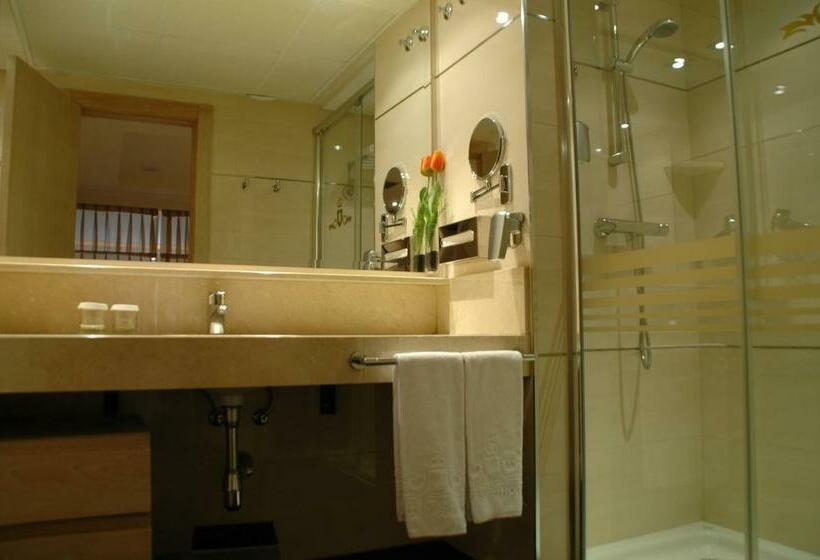 Estudio Superior, Washington Parquesol Suites &