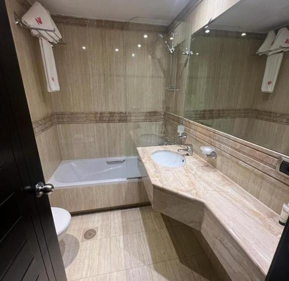 سوییت با چشم‌انداز دریا, Ny Suites