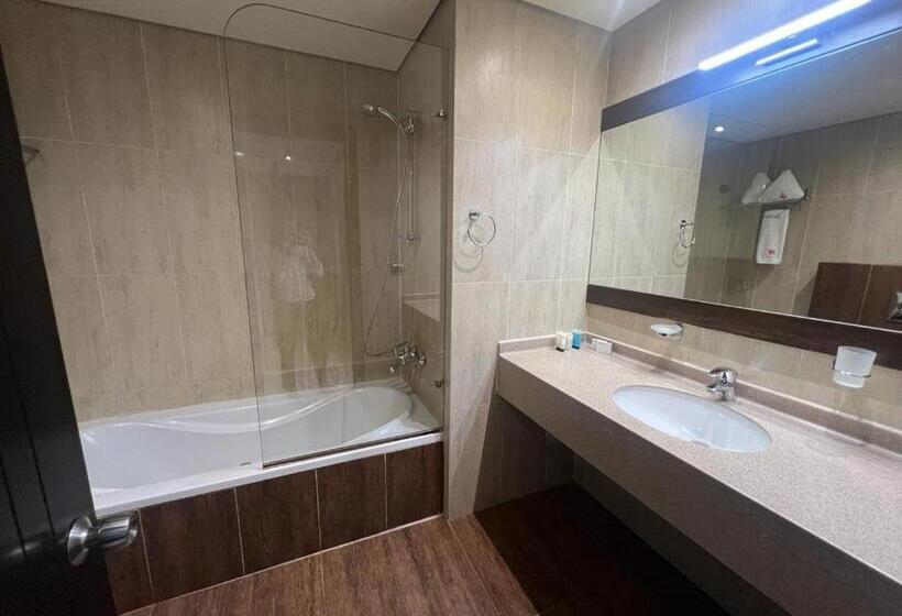 سوییت با چشم‌انداز دریا, Ny Suites