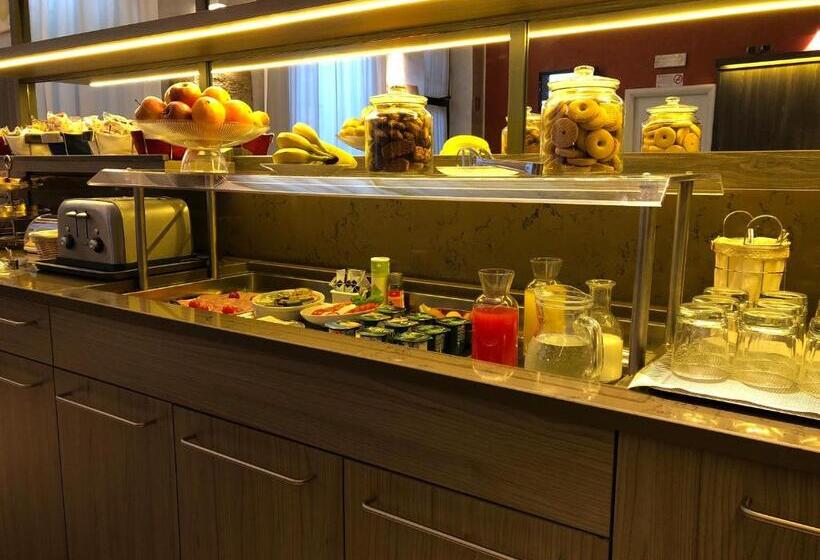 اتاق استاندارد سه نفره, Brenta Milano