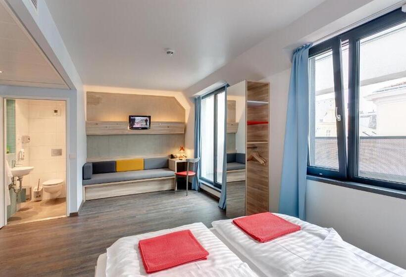 3-Bett-Standardzimmer, Meininger Hotel Wien Downtown Franz