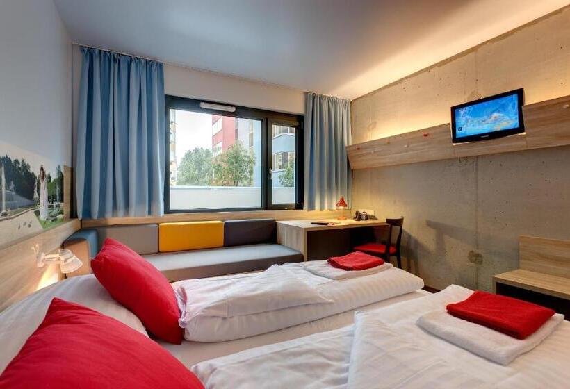 3-Bett-Standardzimmer, Meininger Hotel Wien Downtown Franz